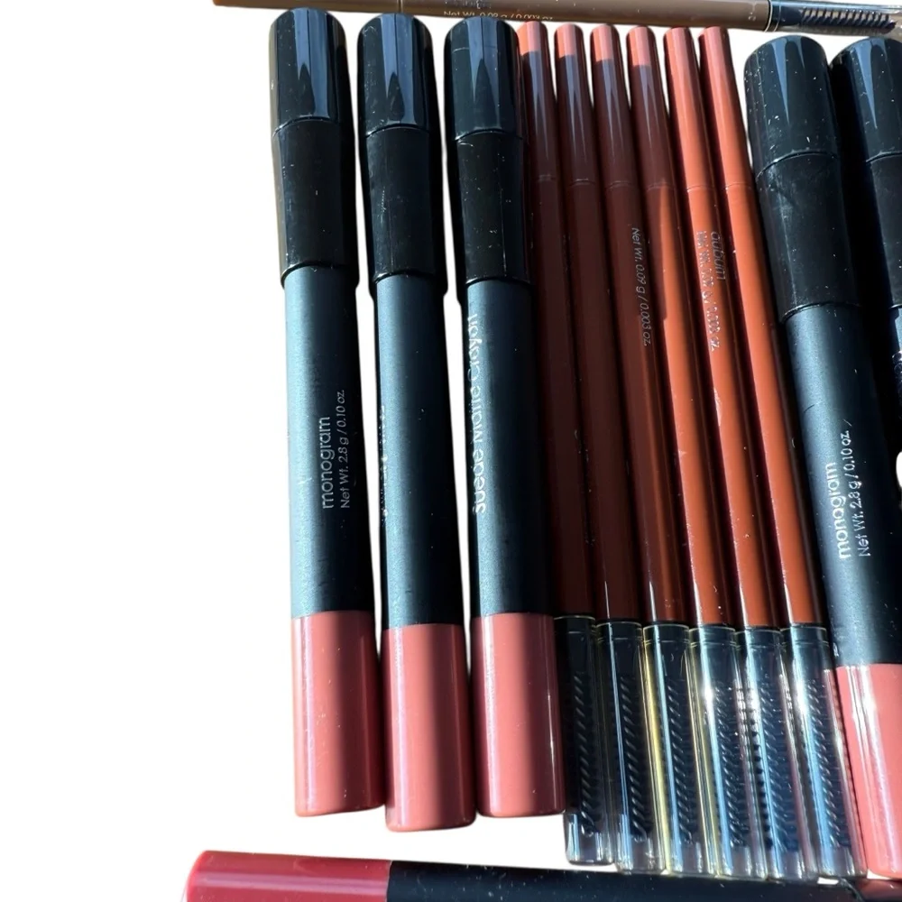 GLO SKIN BEAUTY SUEDE MATTE CRAYONS & BROW PENCIL BUNDLE (LOT #61)